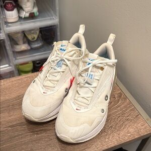 Nike Airmax 2020 White Sneakers w Breathable Mesh